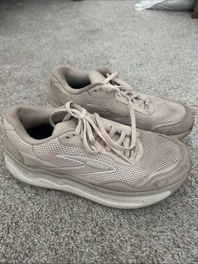 Brooks Ghost Max Women's Neutral Beige Mesh Running Sneakers